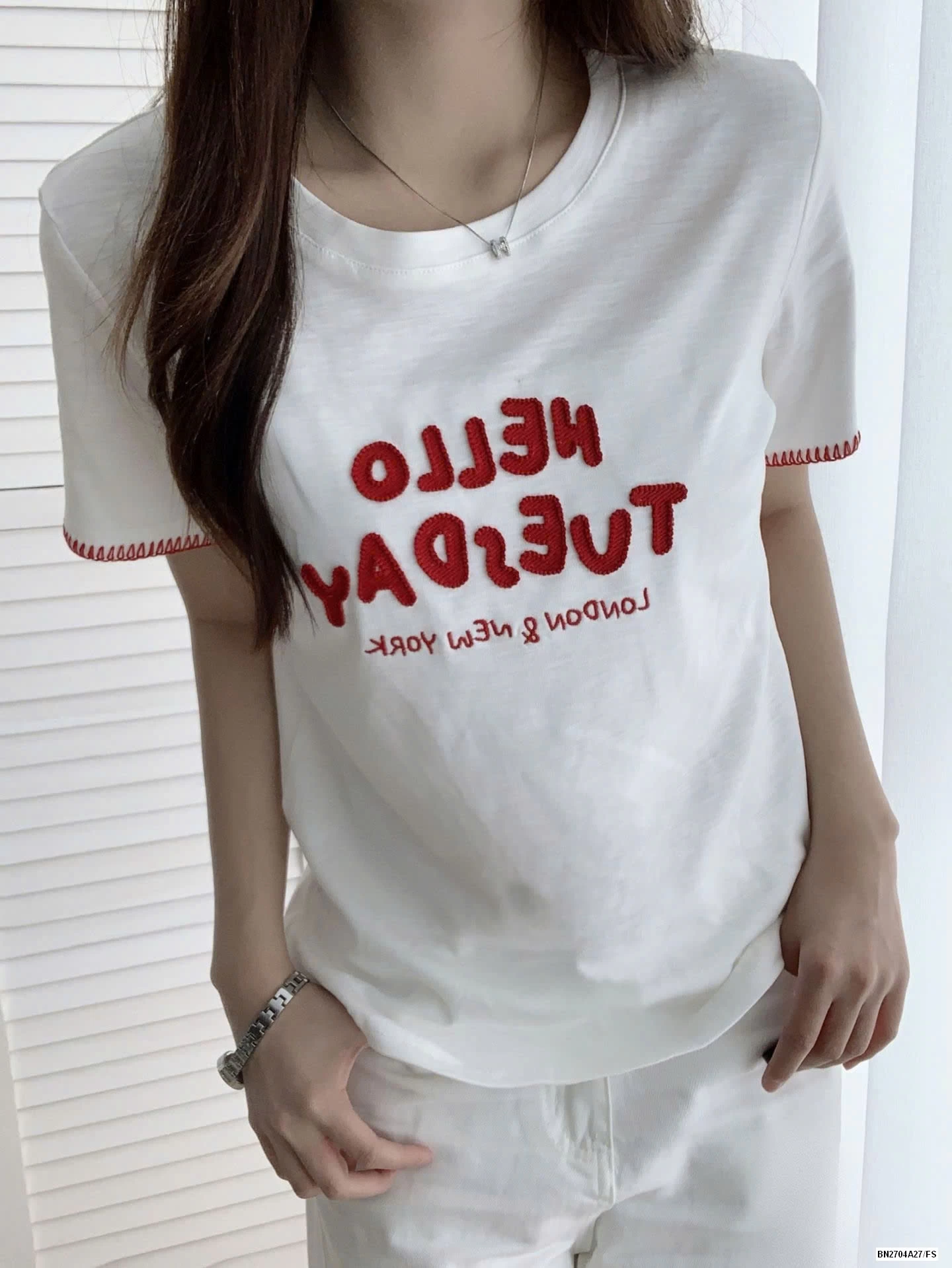 ÁO THUN THÊU CHỮ VIỀN TAY NỮ