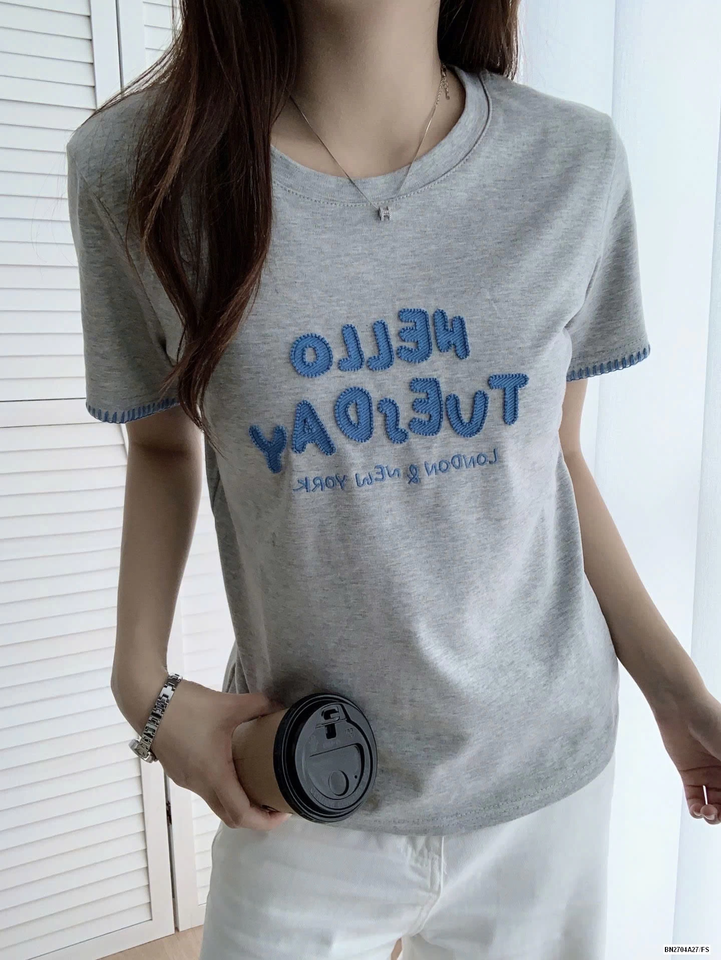 ÁO THUN THÊU CHỮ VIỀN TAY NỮ