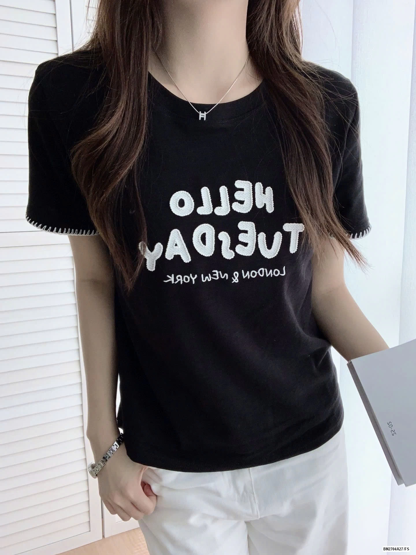 ÁO THUN THÊU CHỮ VIỀN TAY NỮ