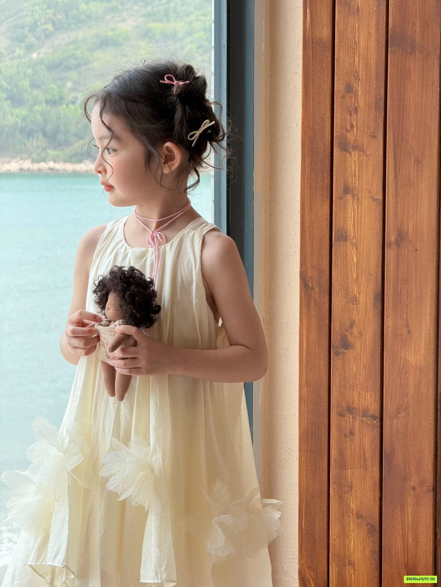 ĐẦM THÔ MỀM GẮN HOA 3D SÁT NÁCH