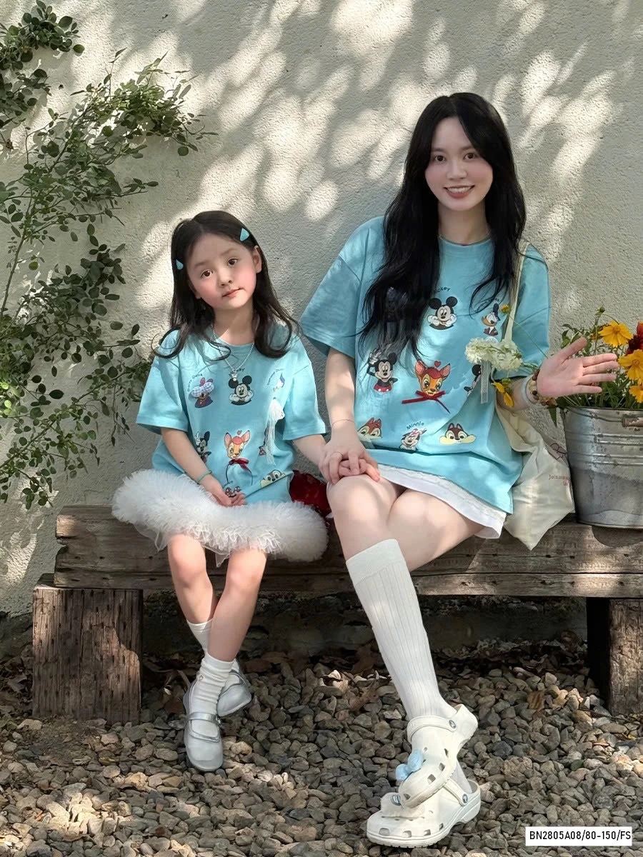 ÁO THUN XANH DISNEY MẸ BÉ