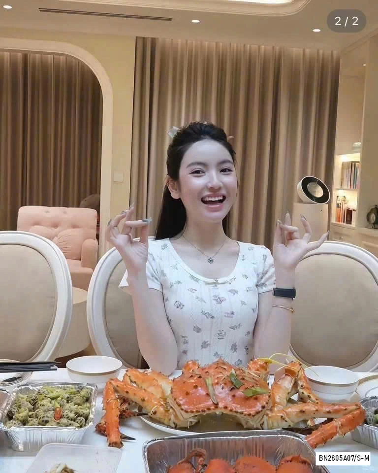 ÁO MONTOGHI CỔ NƠ WG.WE