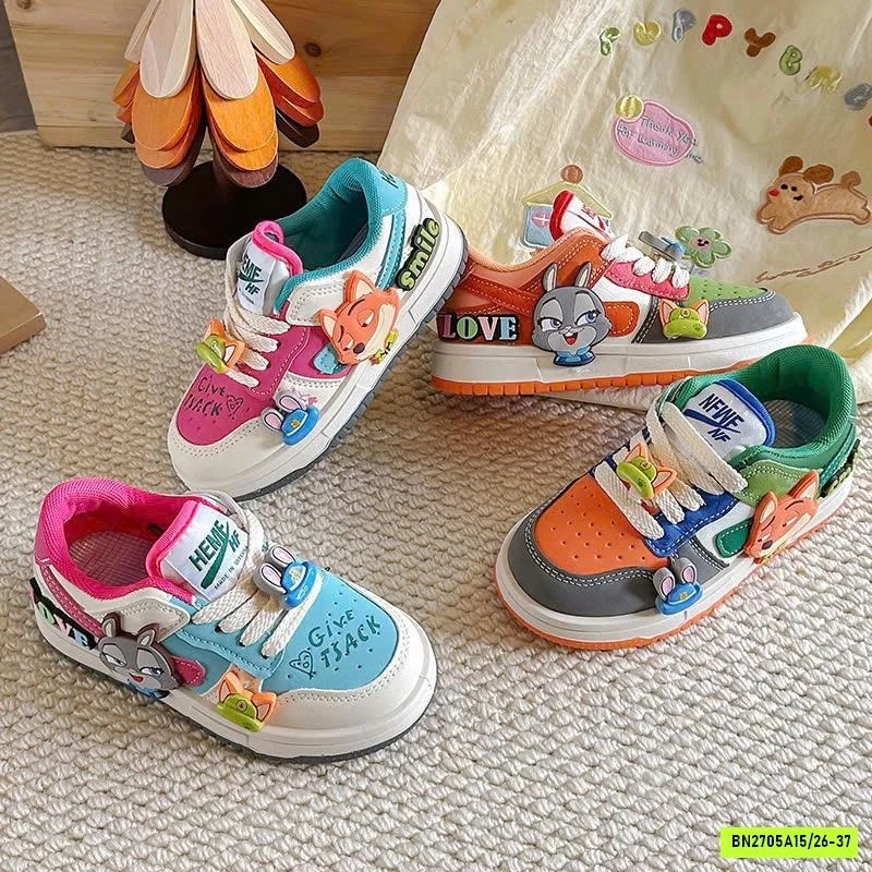 GIÀY THỂ THAO GẮN STICKER ZOOTOPIA