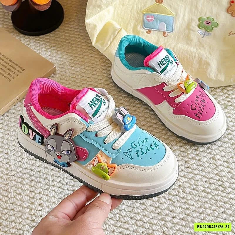 GIÀY THỂ THAO GẮN STICKER ZOOTOPIA