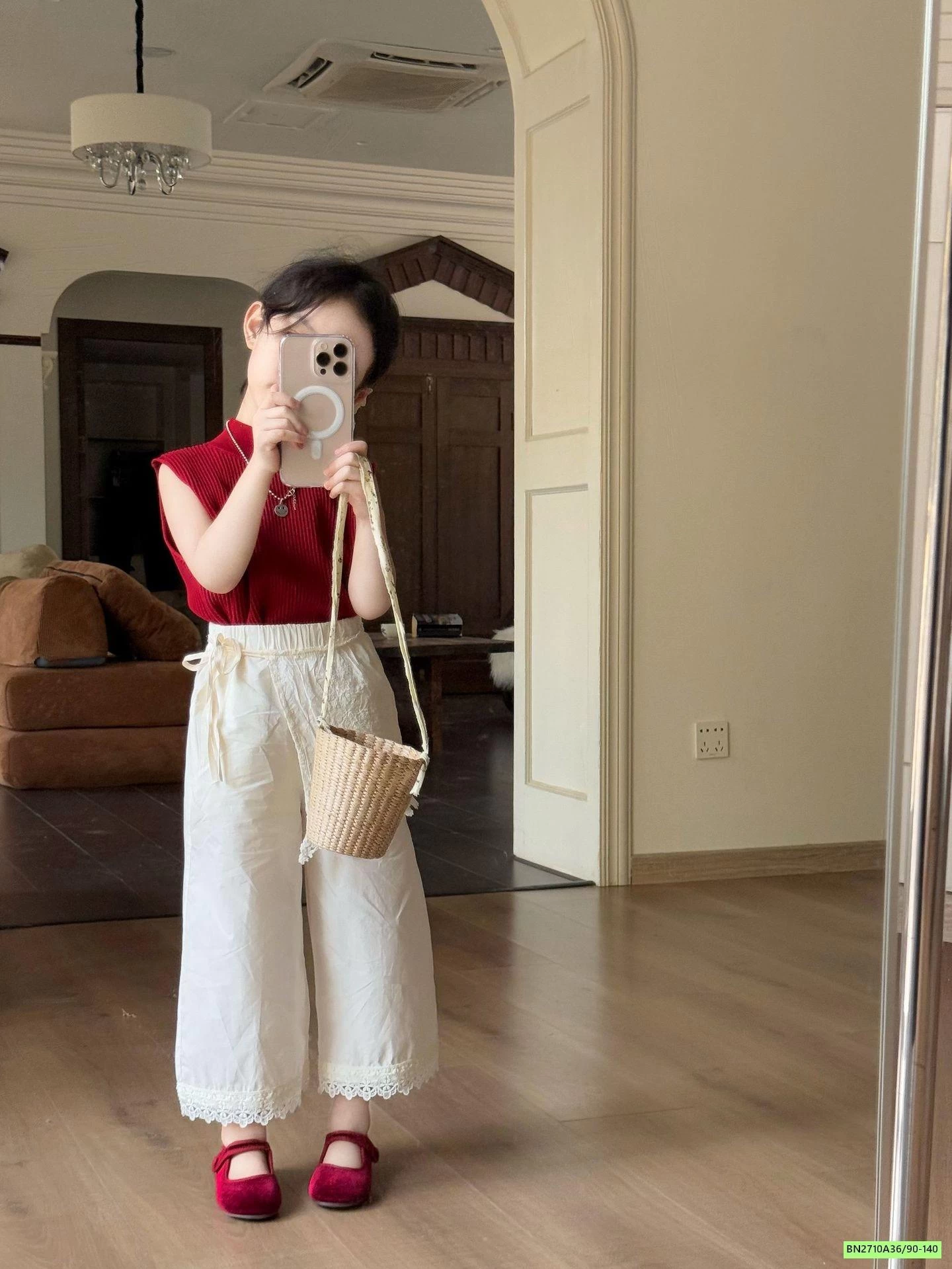 MONTOGHI ĐỎ MIX QUẦN SUÔNG TRẮNG