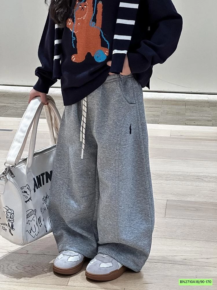 QUẦN NỈ SUÔNG LOGO CẠP CARO 25G064 AMBB