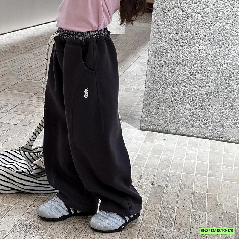 QUẦN NỈ SUÔNG LOGO CẠP CARO 25G064 AMBB