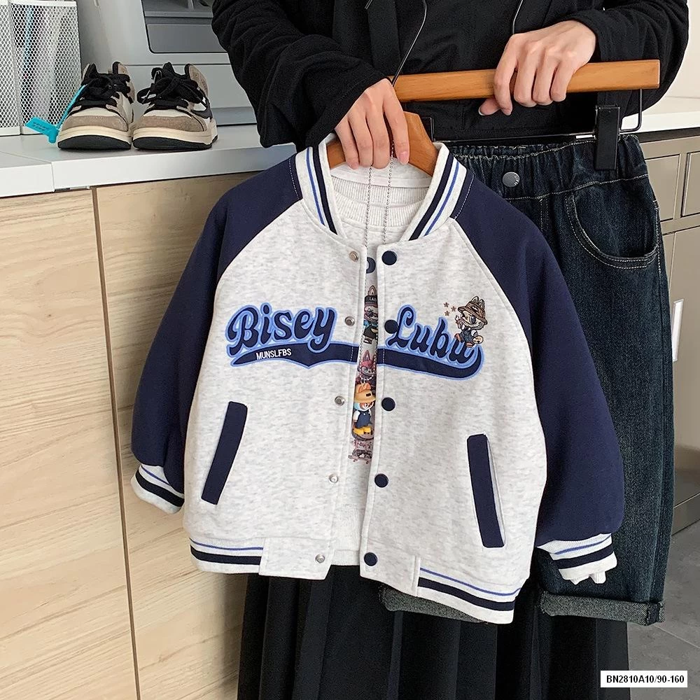 KHOÁC BÓNG CHÀY LABUBU