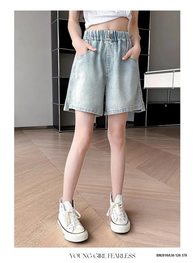 SHORT JEANS THÊU BƯỚM