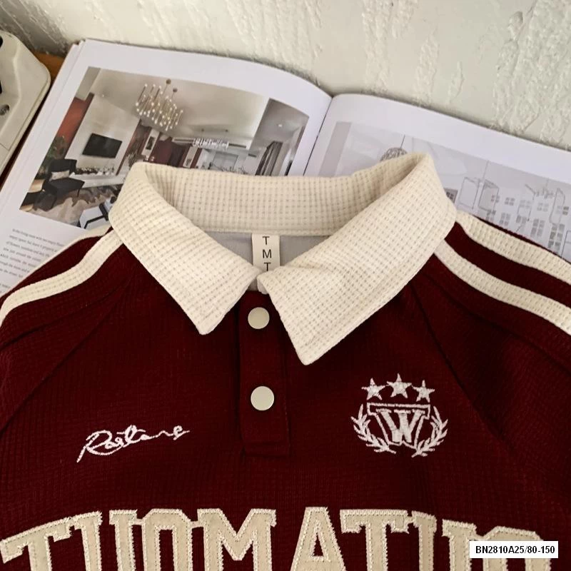 ÁO NỈ ĐỎ IN CHỮ PHỐI CỔ TRẮNG