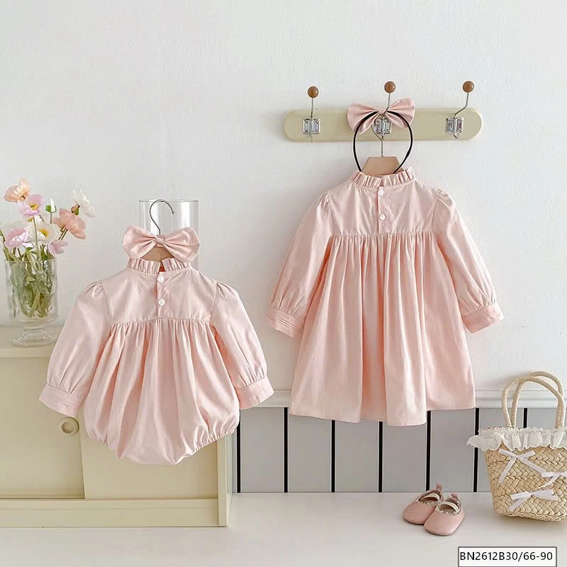 BODY, VÁY HỒNG CỔ THÊU THỎ