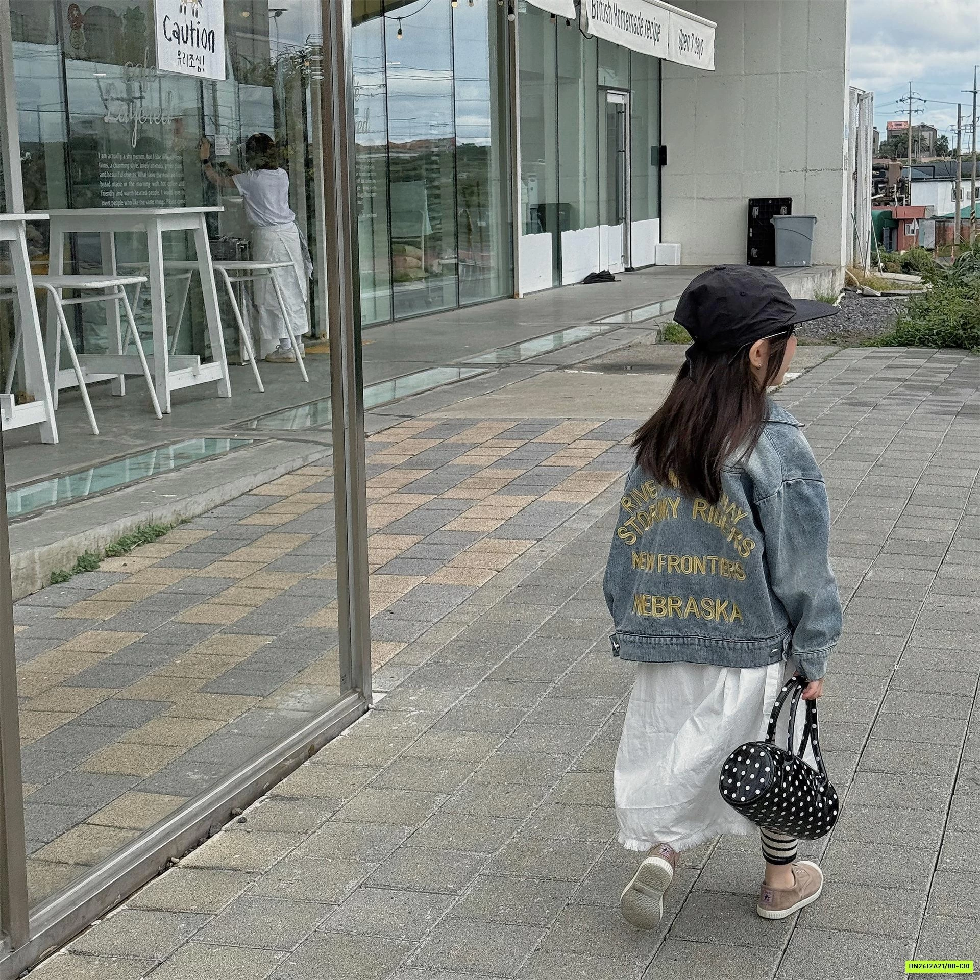 KHOÁC JEANS THÊU CHỮ ADBABY