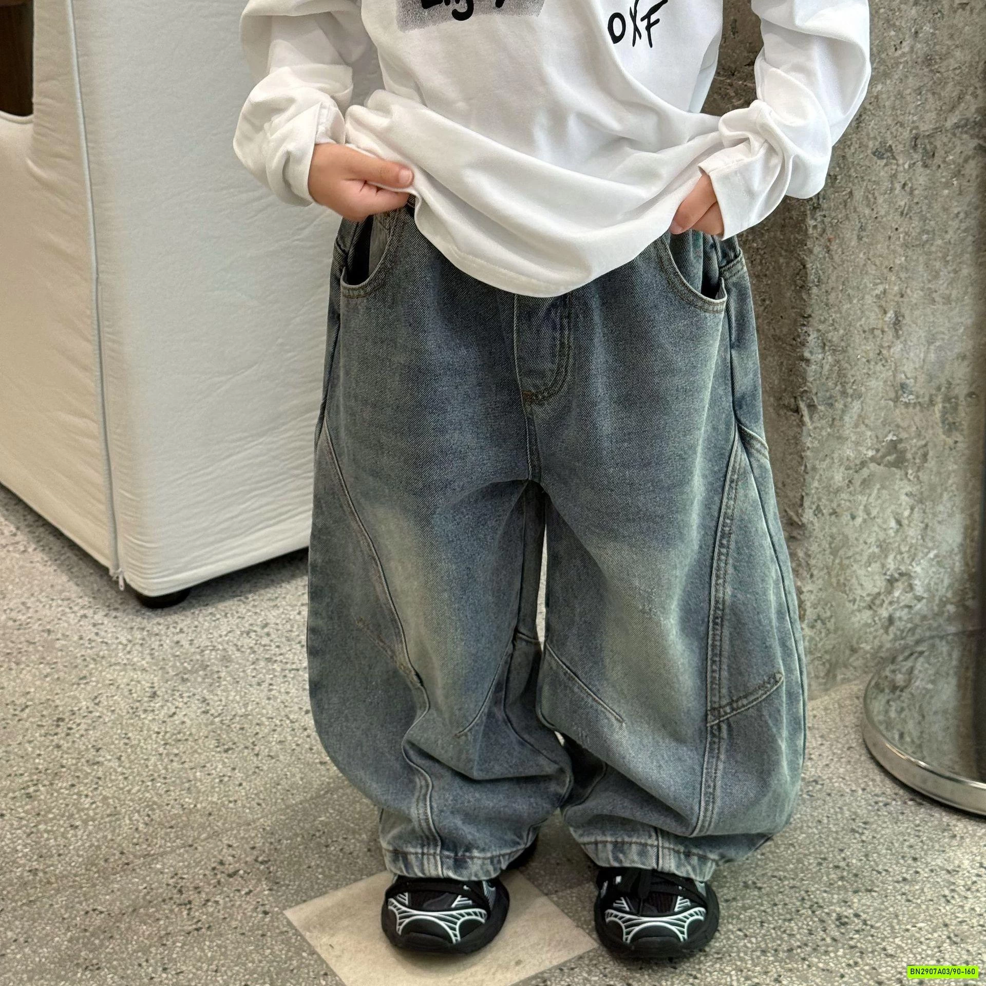 ÁO THUN TRẮNG ICON MIX JEANS SUÔNG