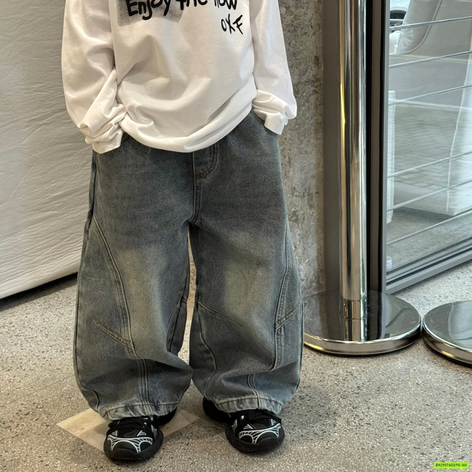 ÁO THUN TRẮNG ICON MIX JEANS SUÔNG