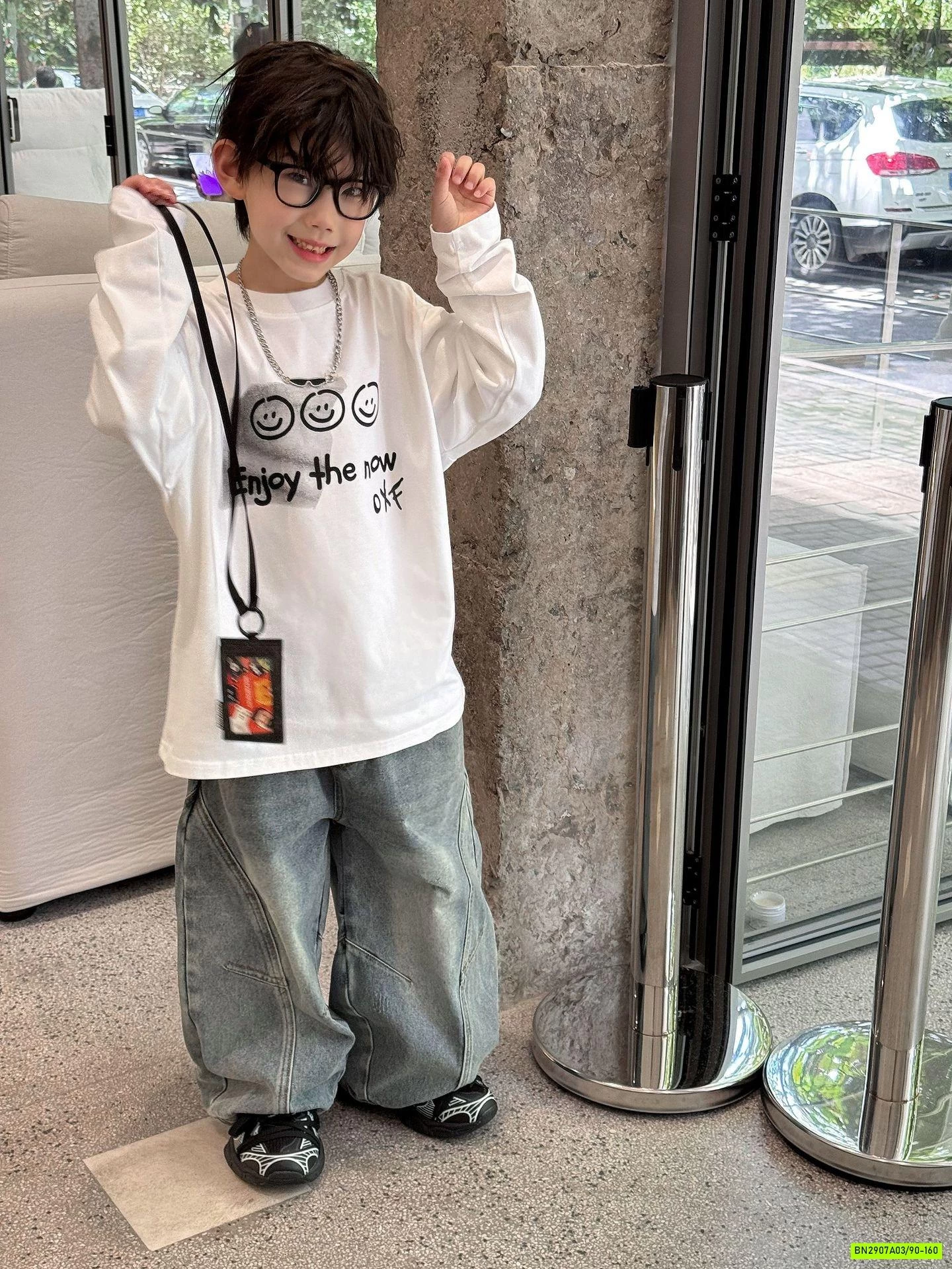 ÁO THUN TRẮNG ICON MIX JEANS SUÔNG