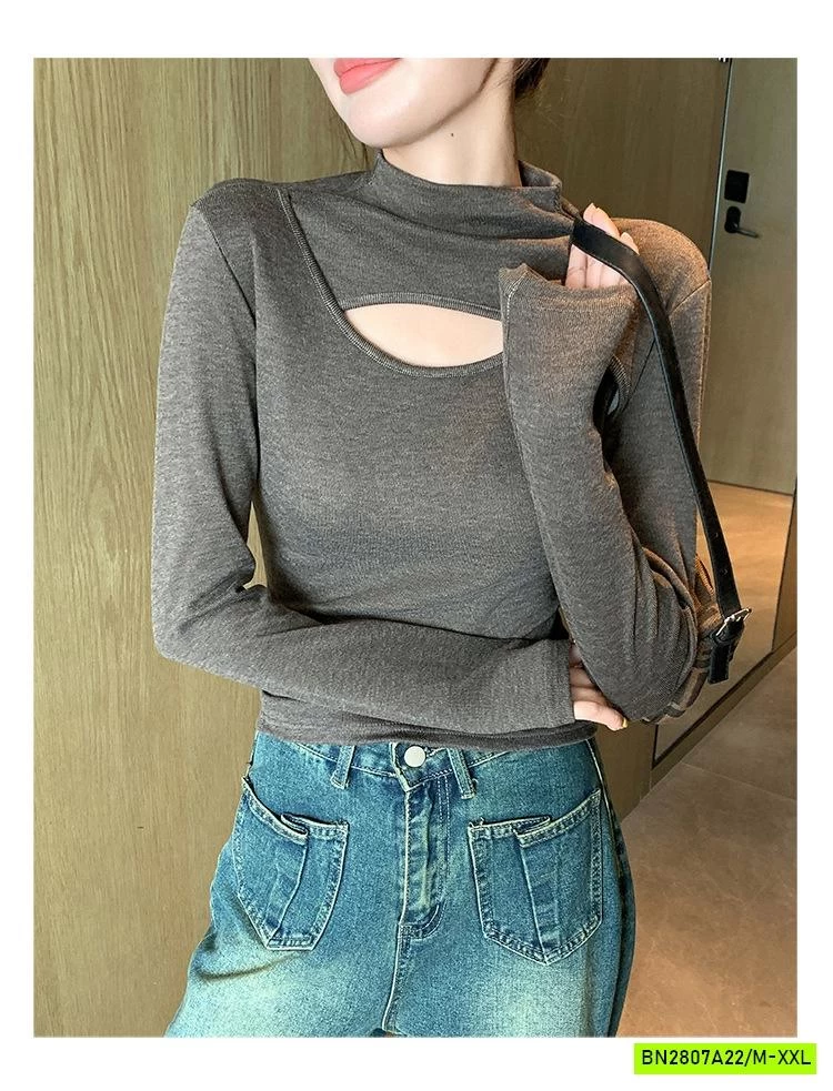 ÁO NỈ KHOÉT NGỰC CỔ 3P