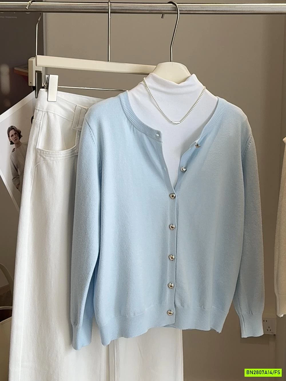 CARDIGAN TRƠN MÀU CÚC TRÁI TIM ANNA