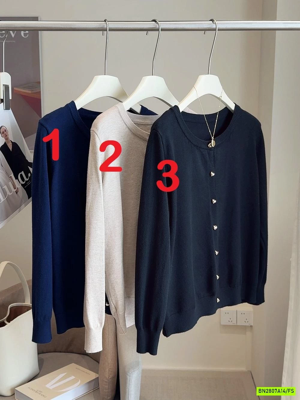 CARDIGAN TRƠN MÀU CÚC TRÁI TIM ANNA