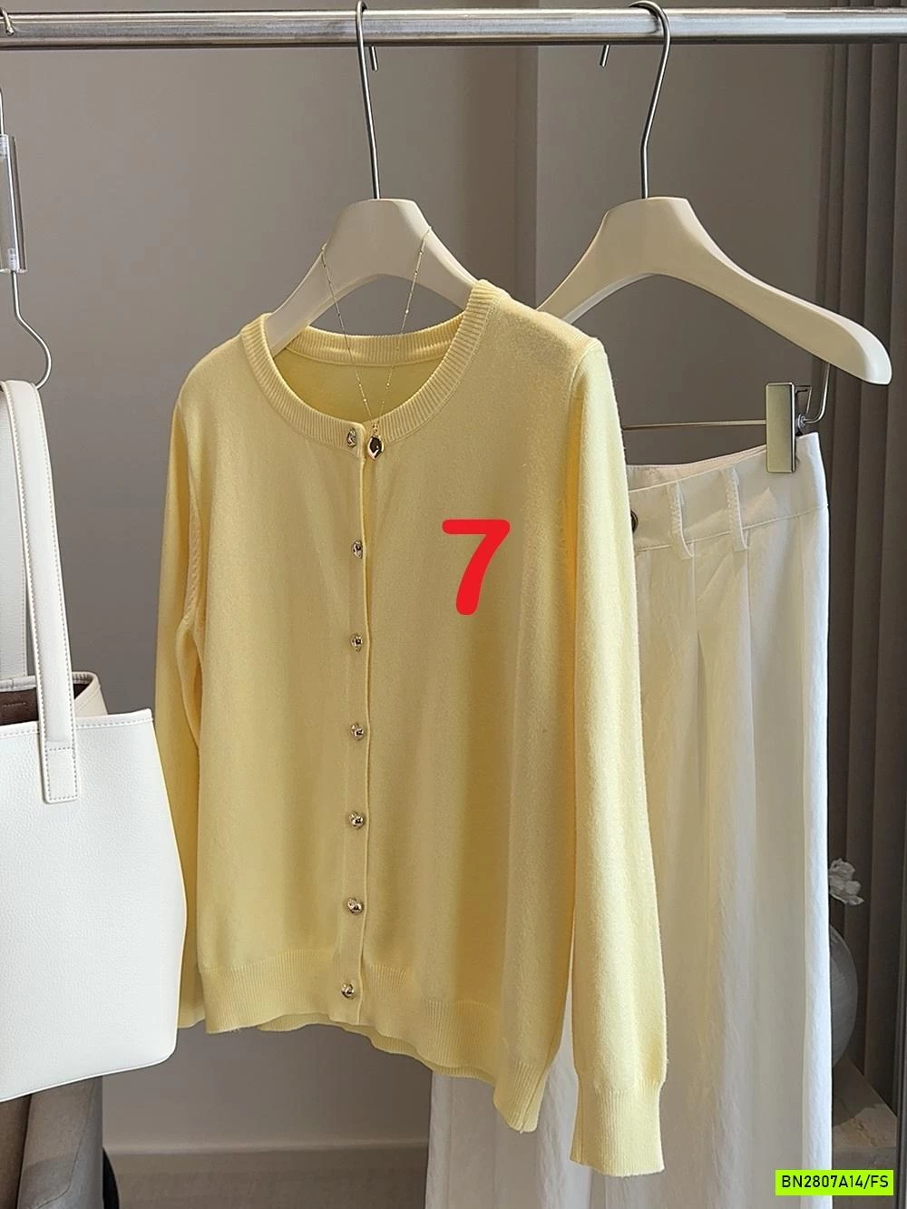 CARDIGAN TRƠN MÀU CÚC TRÁI TIM ANNA