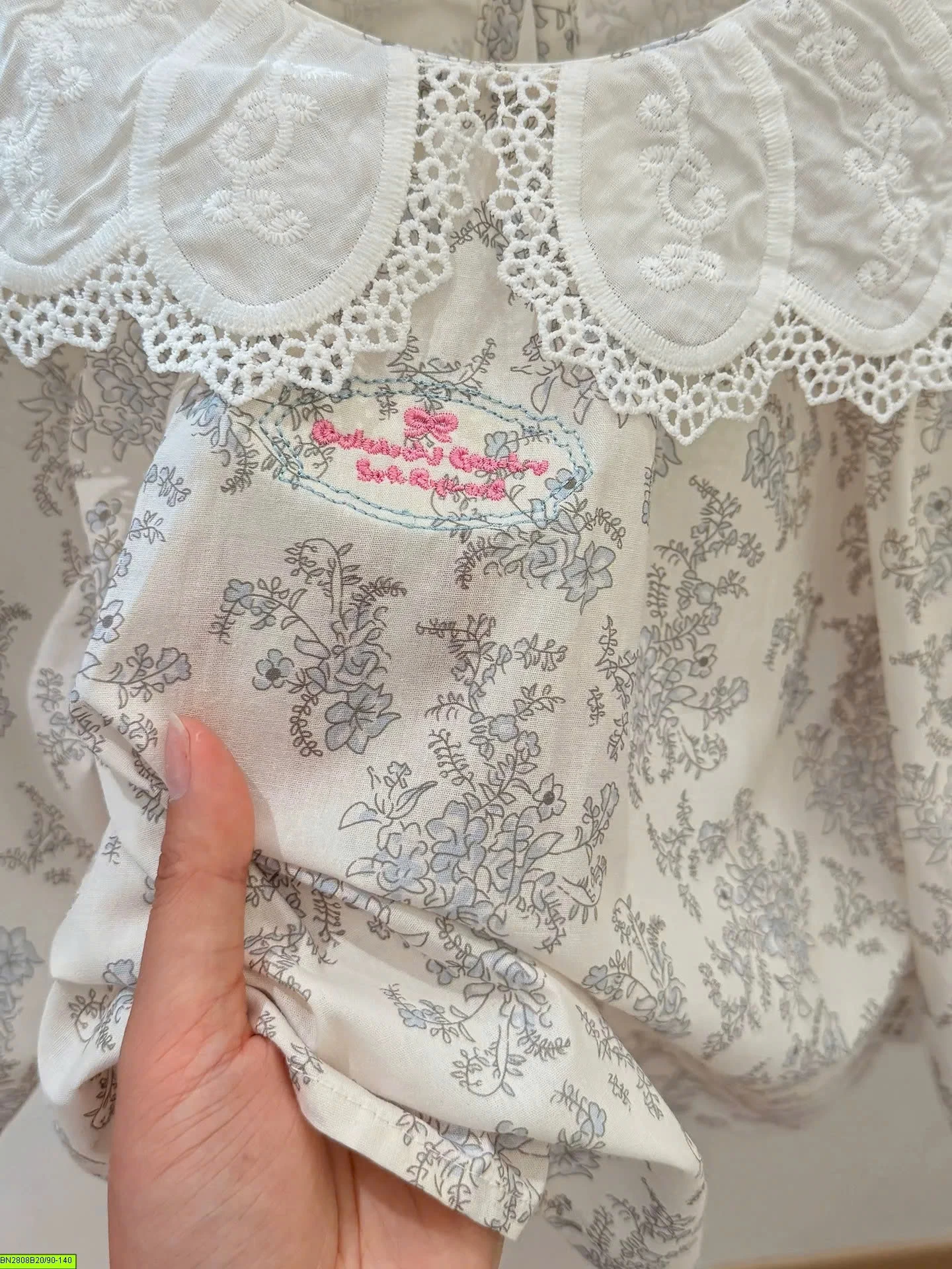 ÁO SƠ MI HOA CỔ PHỐI REN