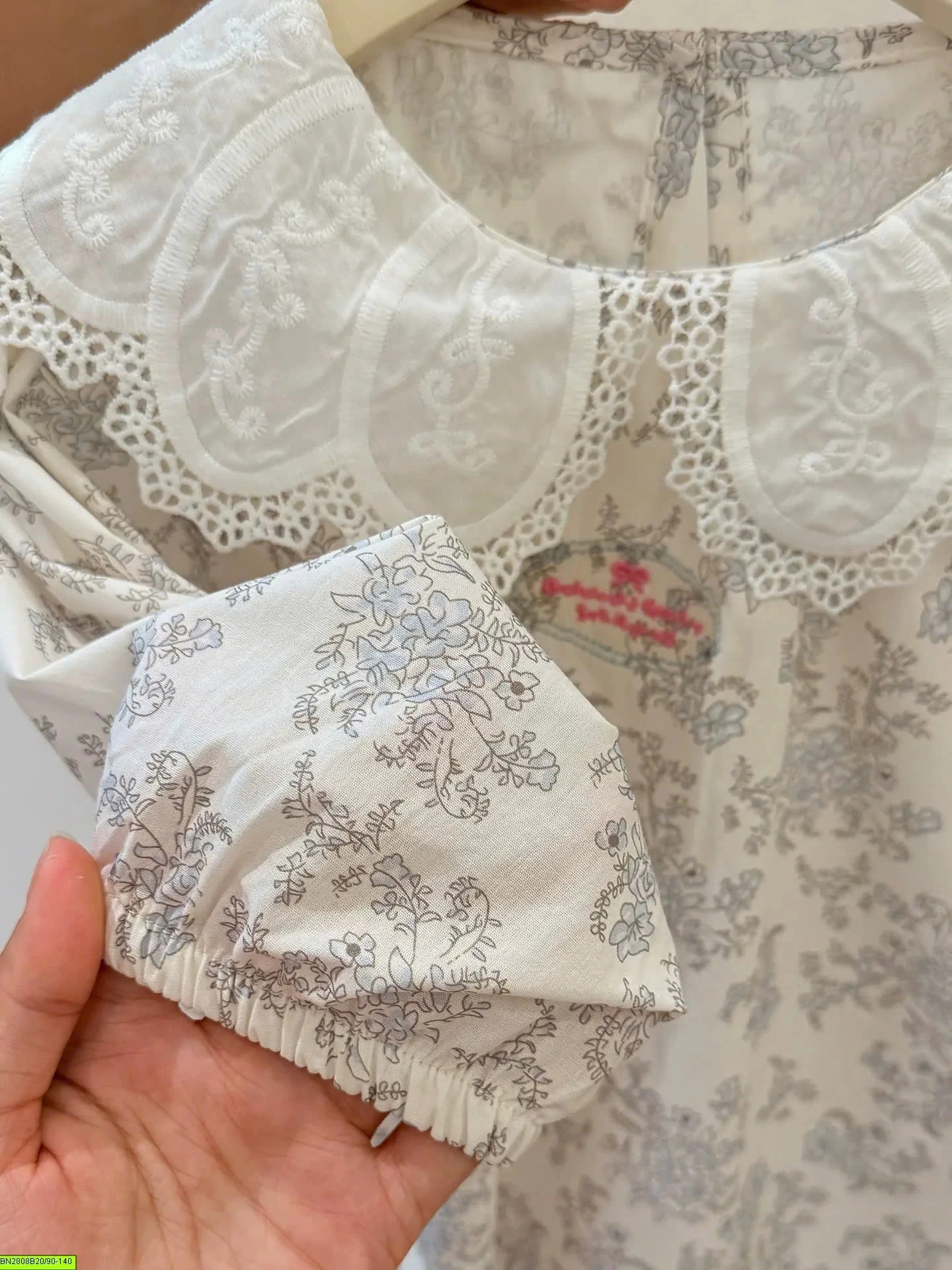 ÁO SƠ MI HOA CỔ PHỐI REN