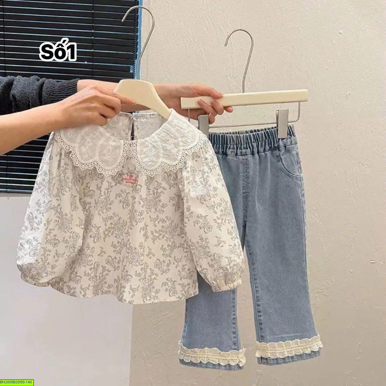 ÁO SƠ MI HOA CỔ PHỐI REN
