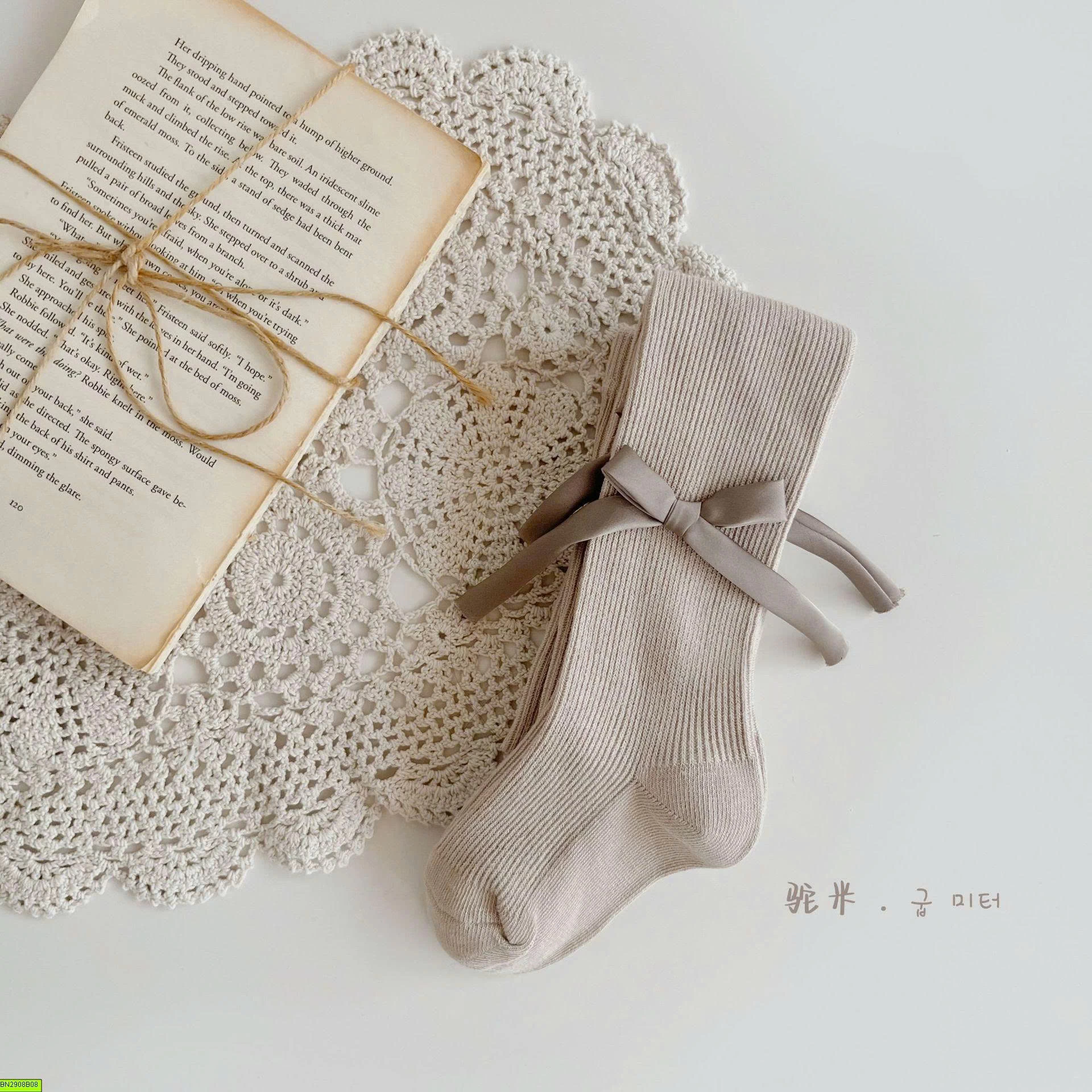 QUẦN TẤT GẮN NƠ