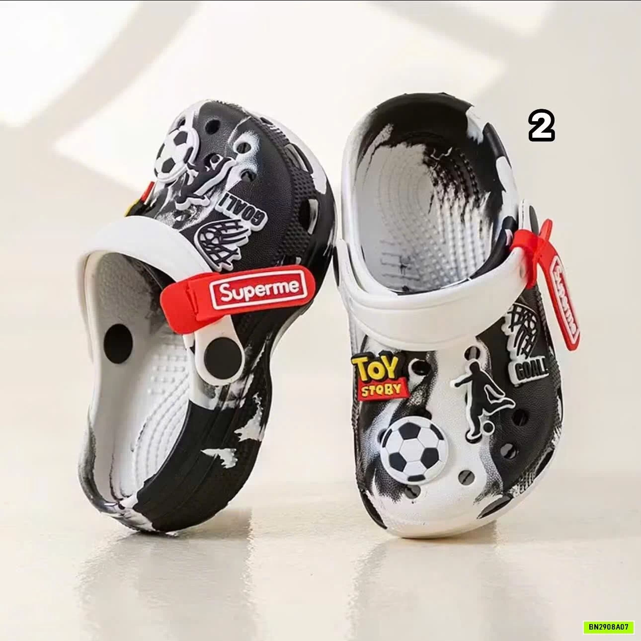 SỤC BÉ TRAI