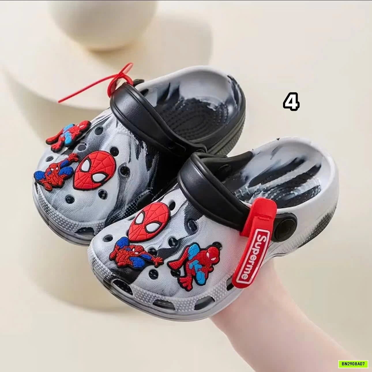 SỤC BÉ TRAI