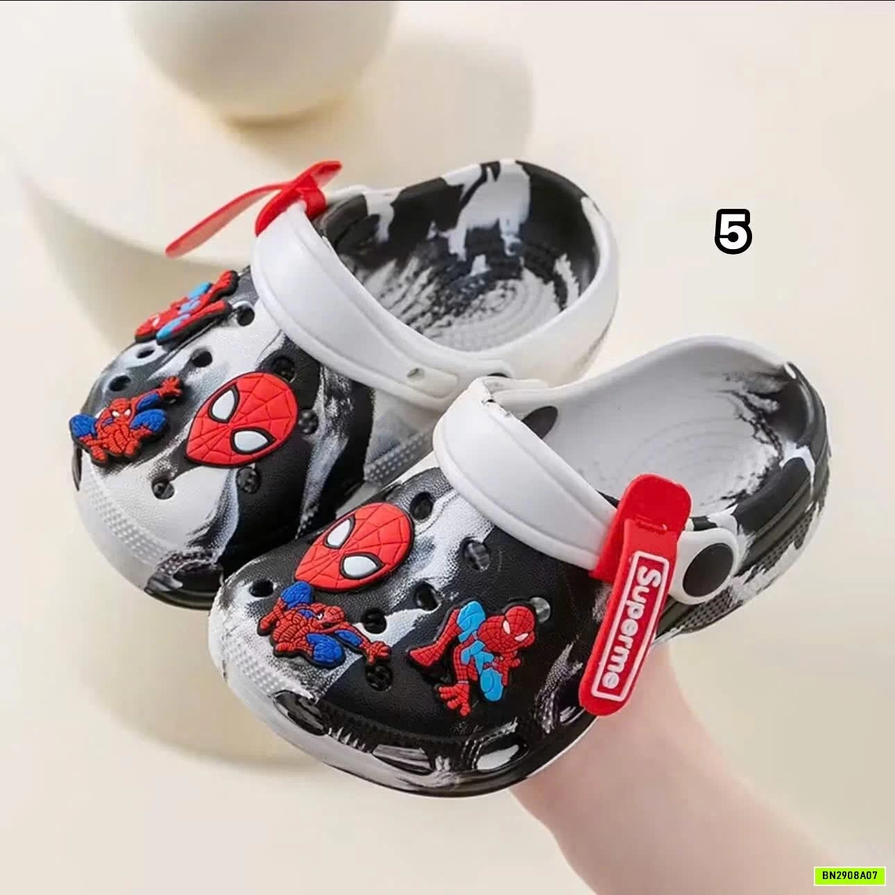 SỤC BÉ TRAI