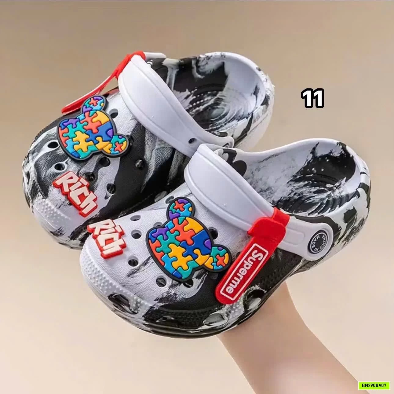 SỤC BÉ TRAI