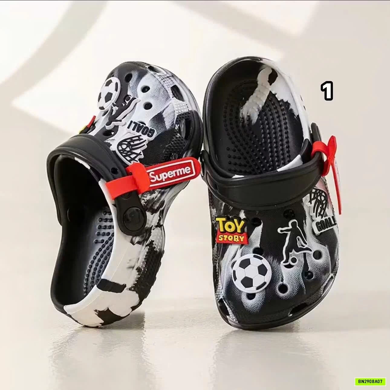 SỤC BÉ TRAI
