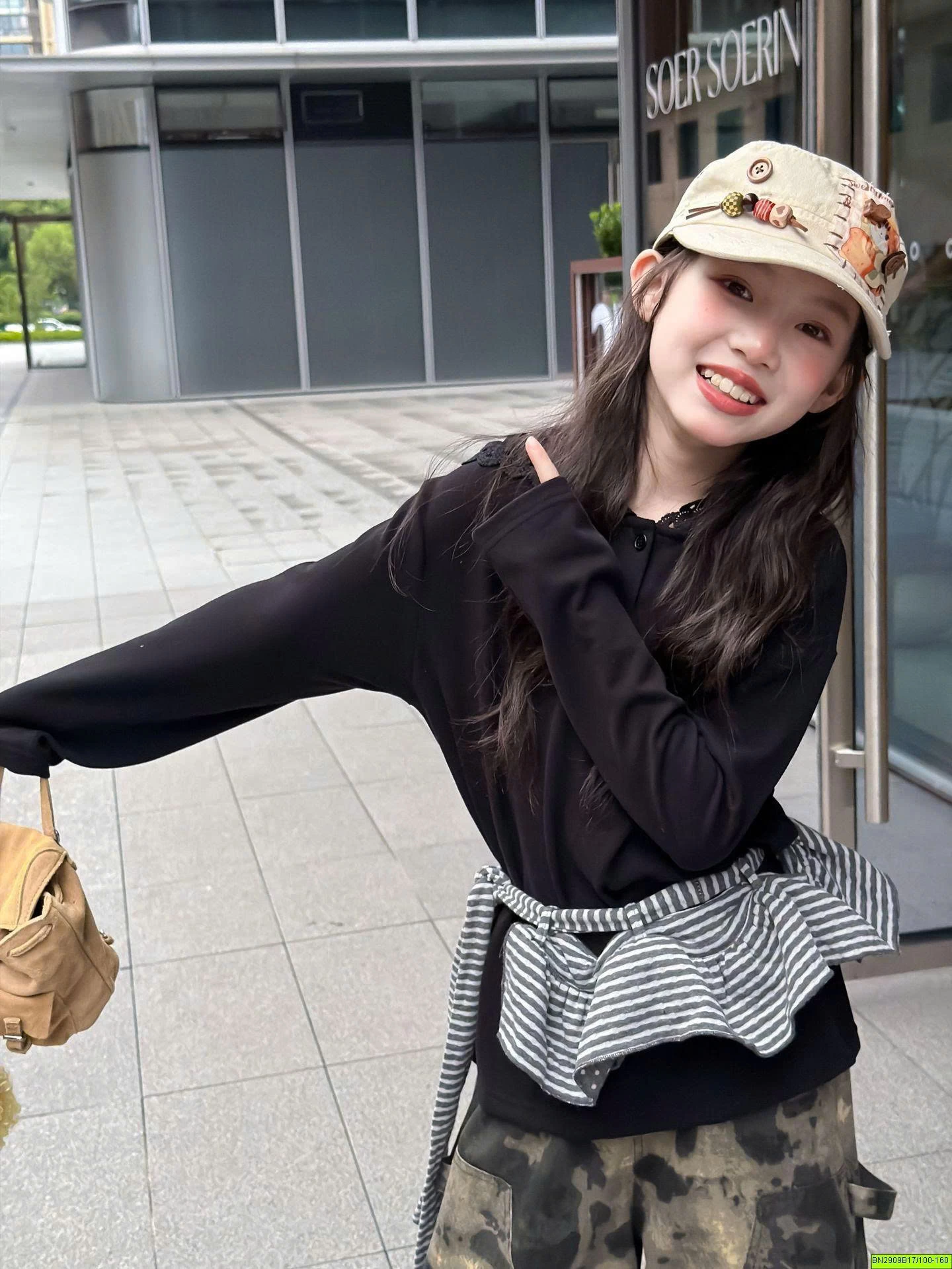 ÁO THUN LIỀN MŨ REN THỜI TRANG