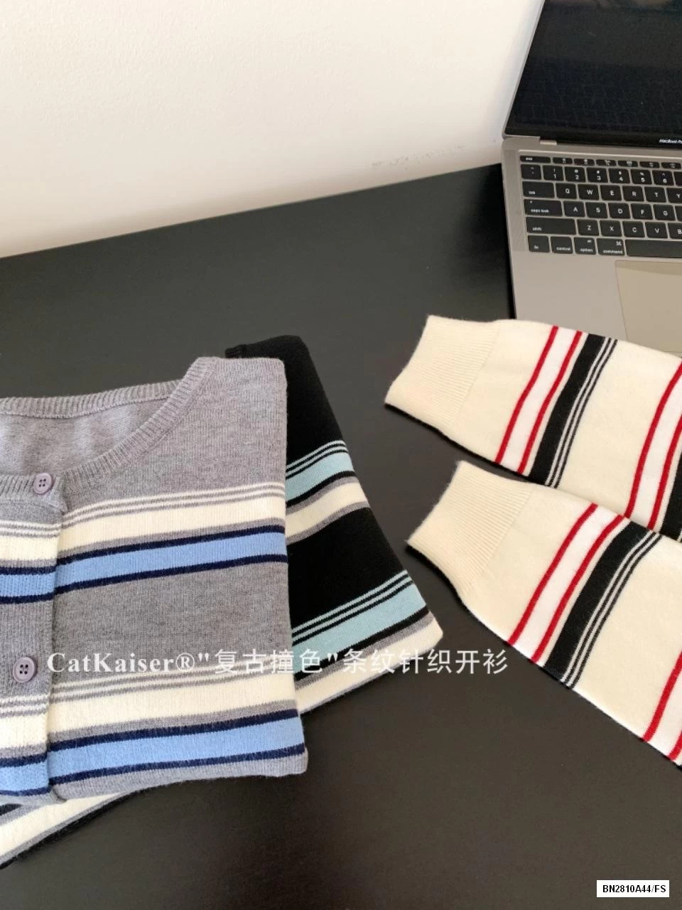 CARDIGAN KẺ CATKAISER