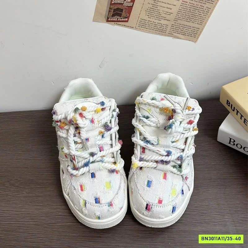 GIÀY THỂ THAO SẮC MÀU ĐẾ BÁNH MỲ