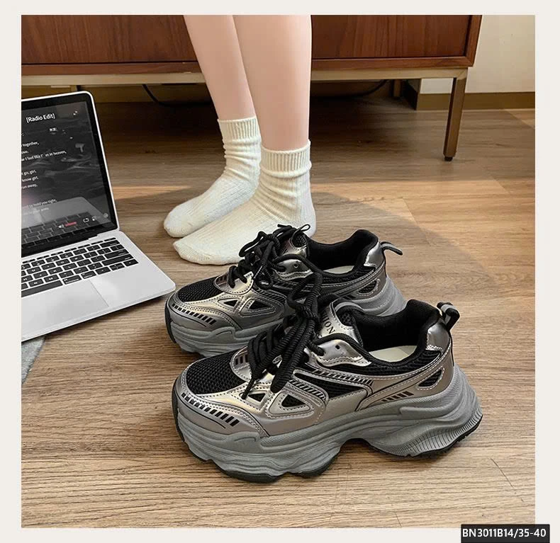 GIÀY THỂ THAO ĐỘN ĐẾ CÁ TÍNH