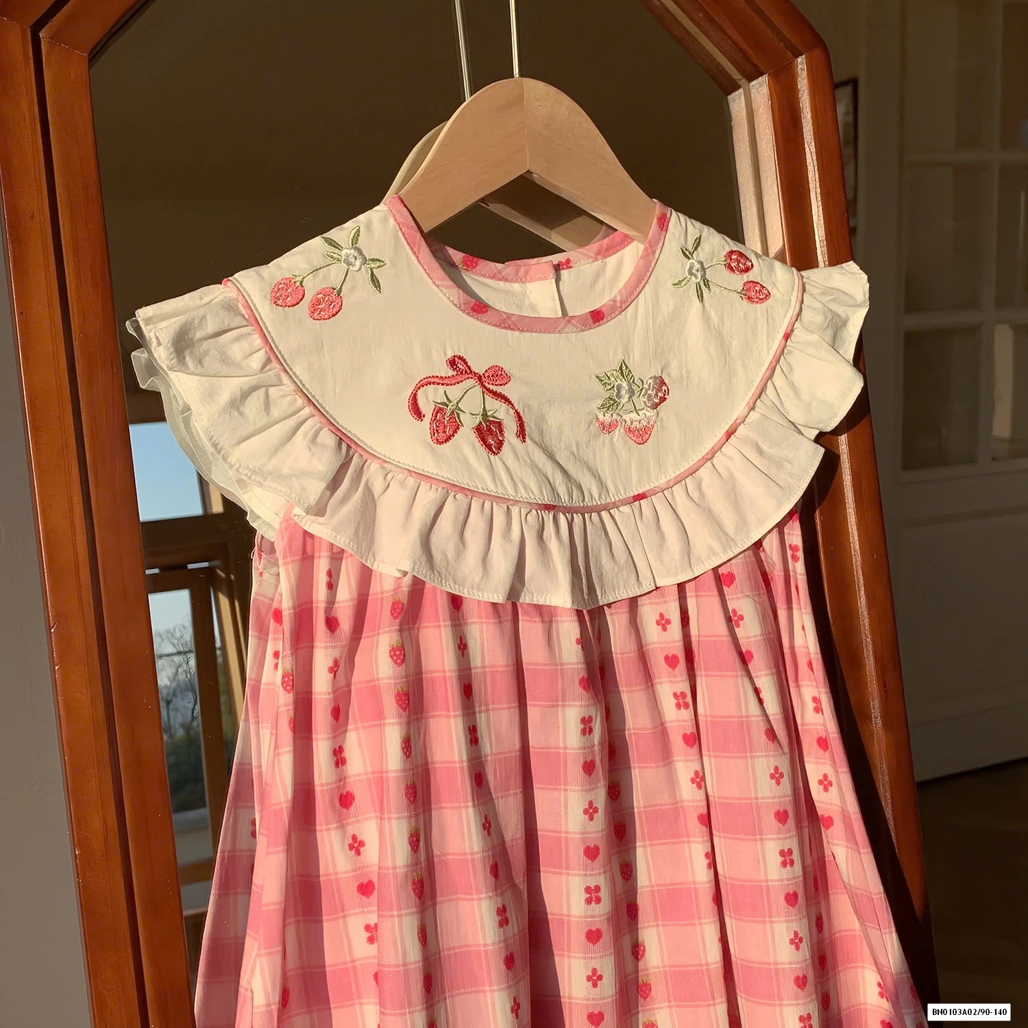 ĐẦM CARO CỔ THÊU HOA