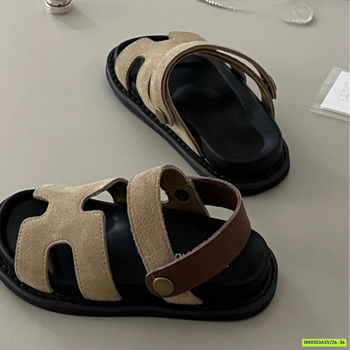 SANDAL QUAI DA NÂU CHỮ H