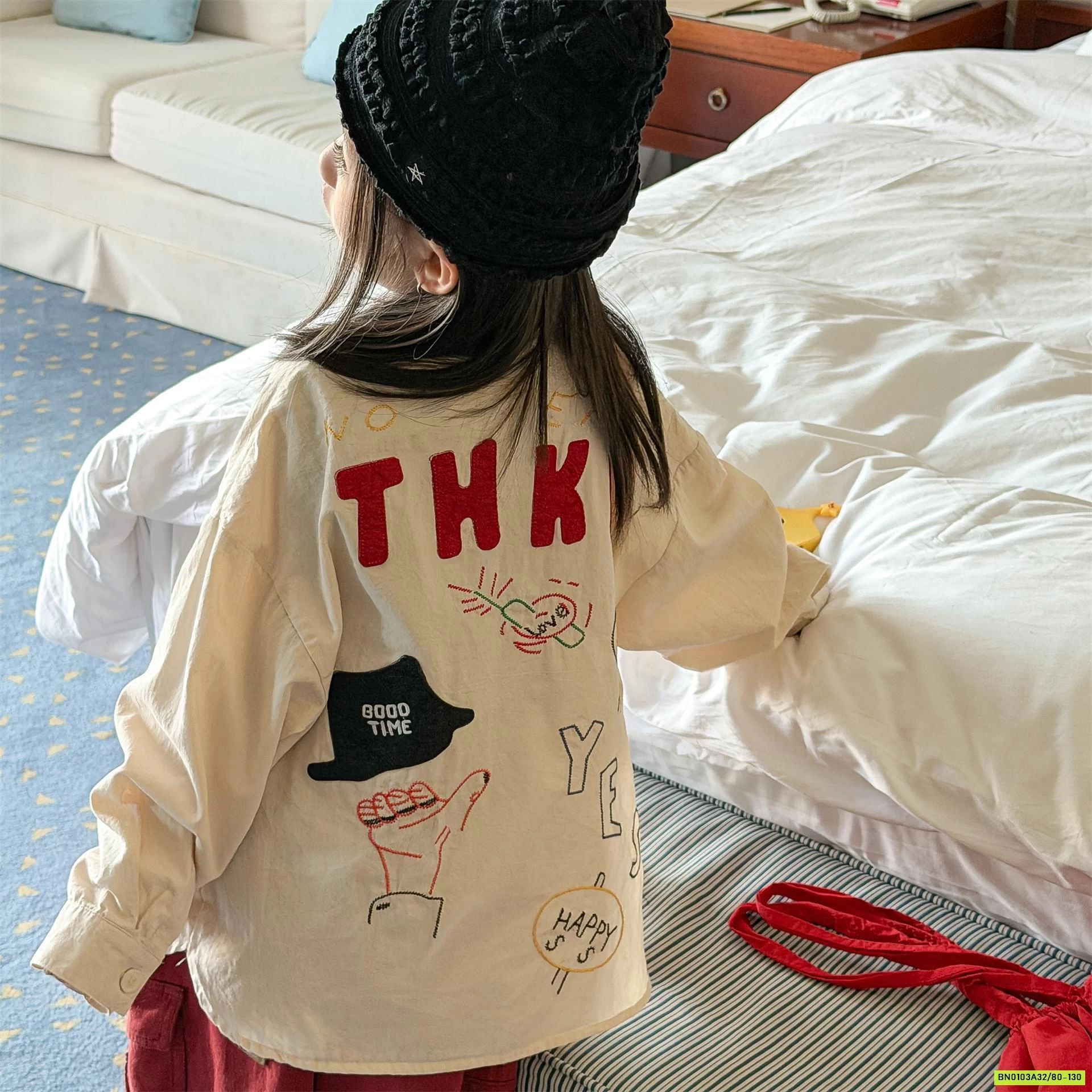 SƠ MI ĐUÔI TÔM THÊU CHỮ 7021 ADBABY