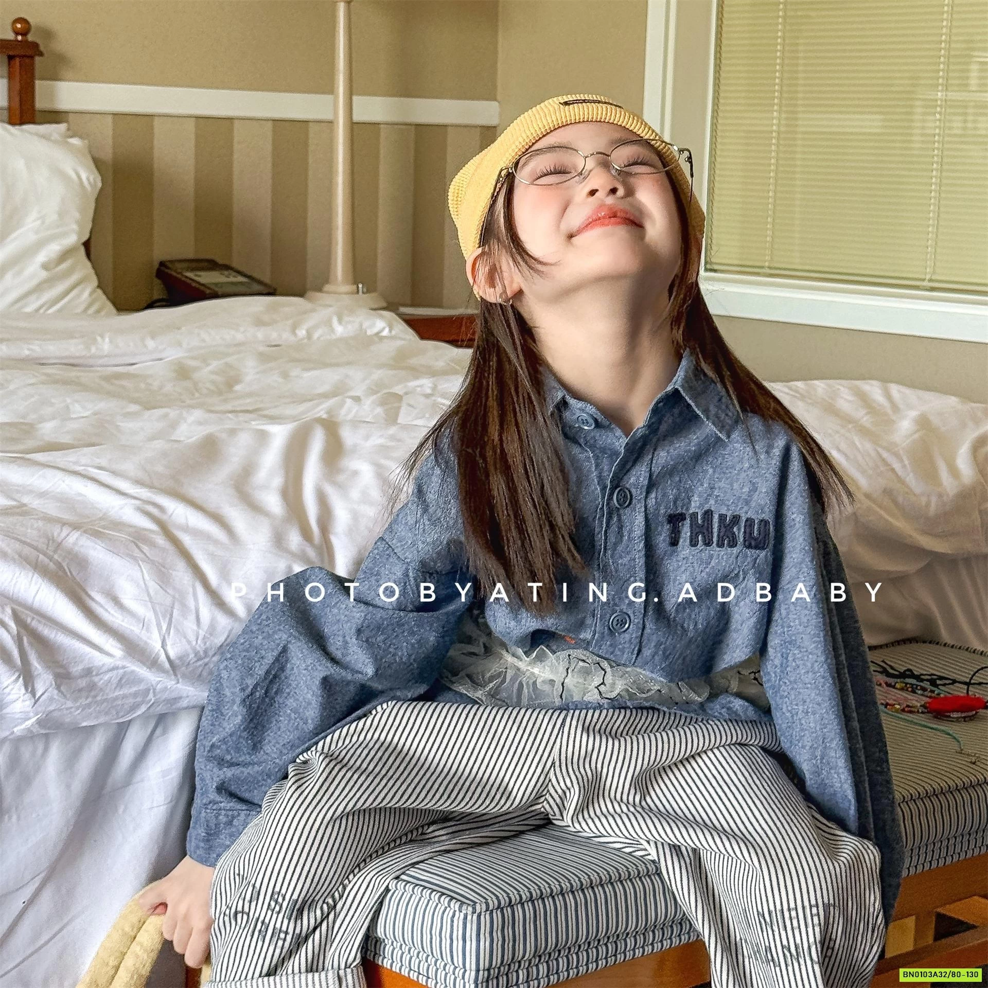 SƠ MI ĐUÔI TÔM THÊU CHỮ 7021 ADBABY