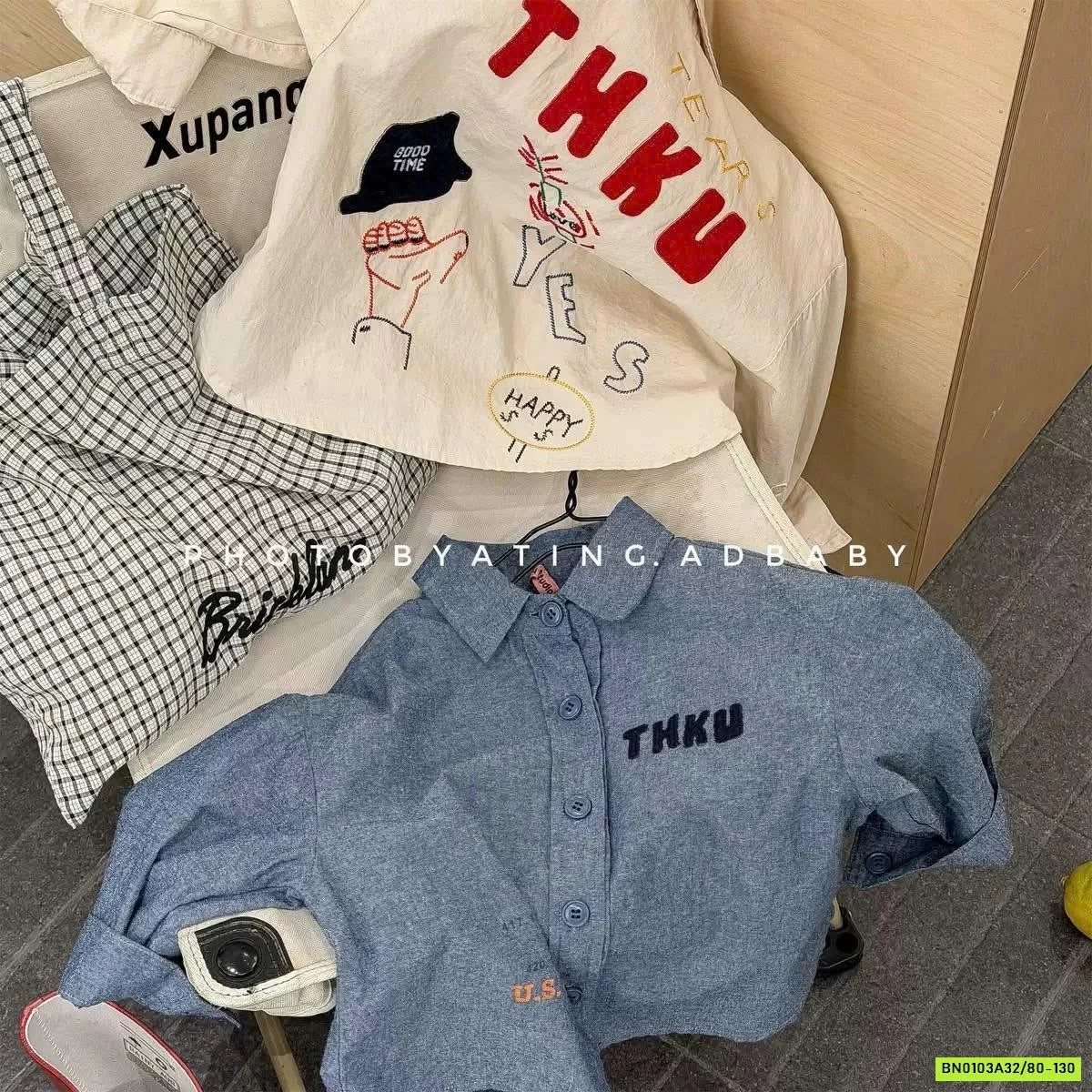 SƠ MI ĐUÔI TÔM THÊU CHỮ 7021 ADBABY