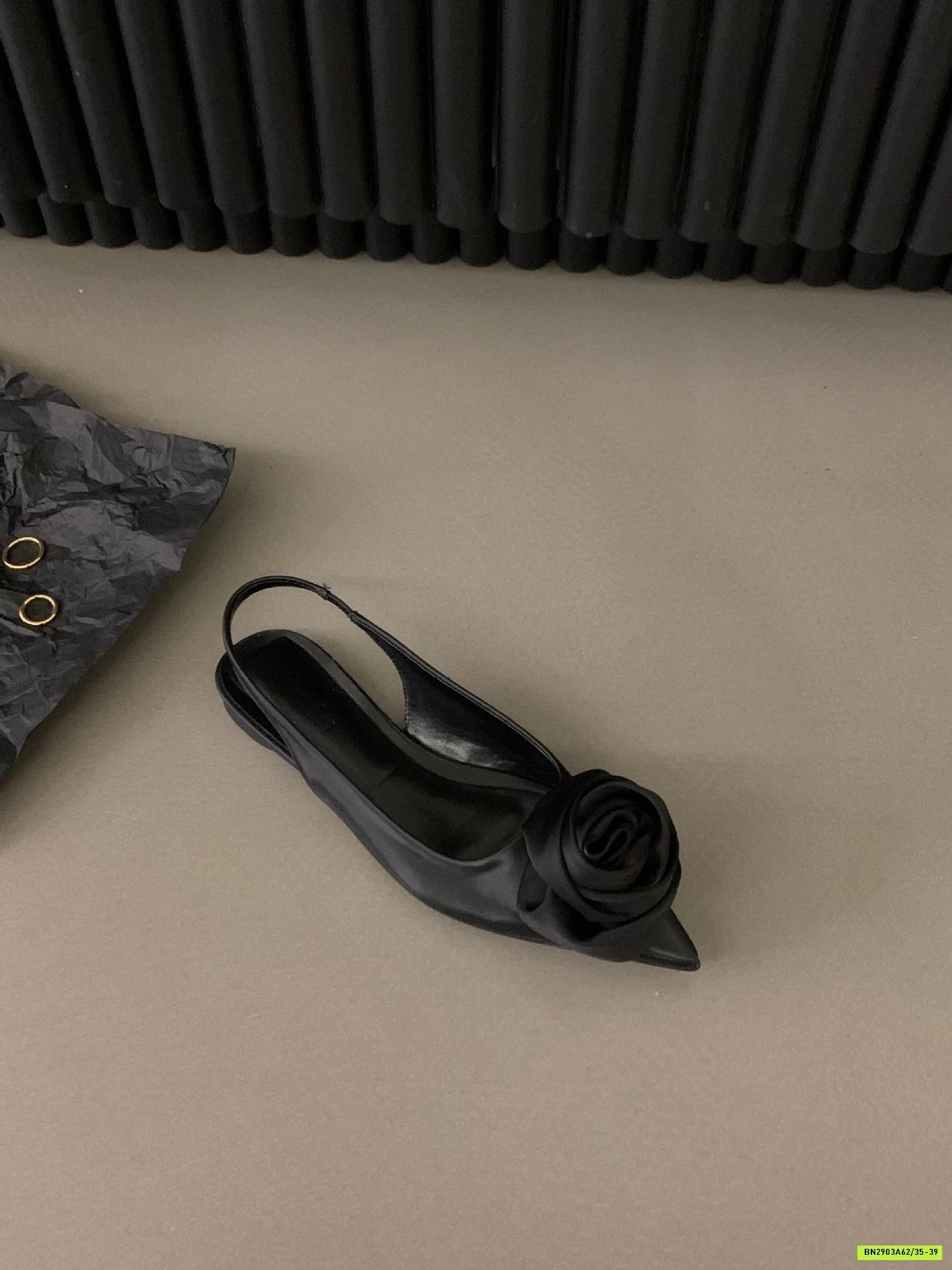 GIÀY BỆT MŨI NHỌN HỞ GÓT TONE ĐEN