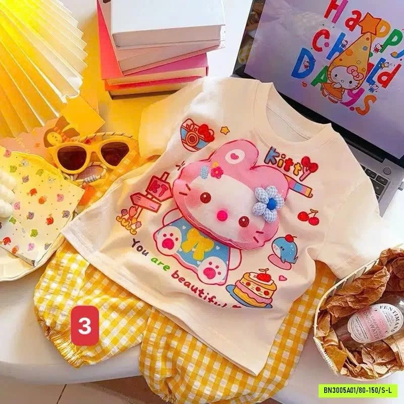 ÁO THUN MẸ BÉ GẮN GẤU BÔNG KUTE