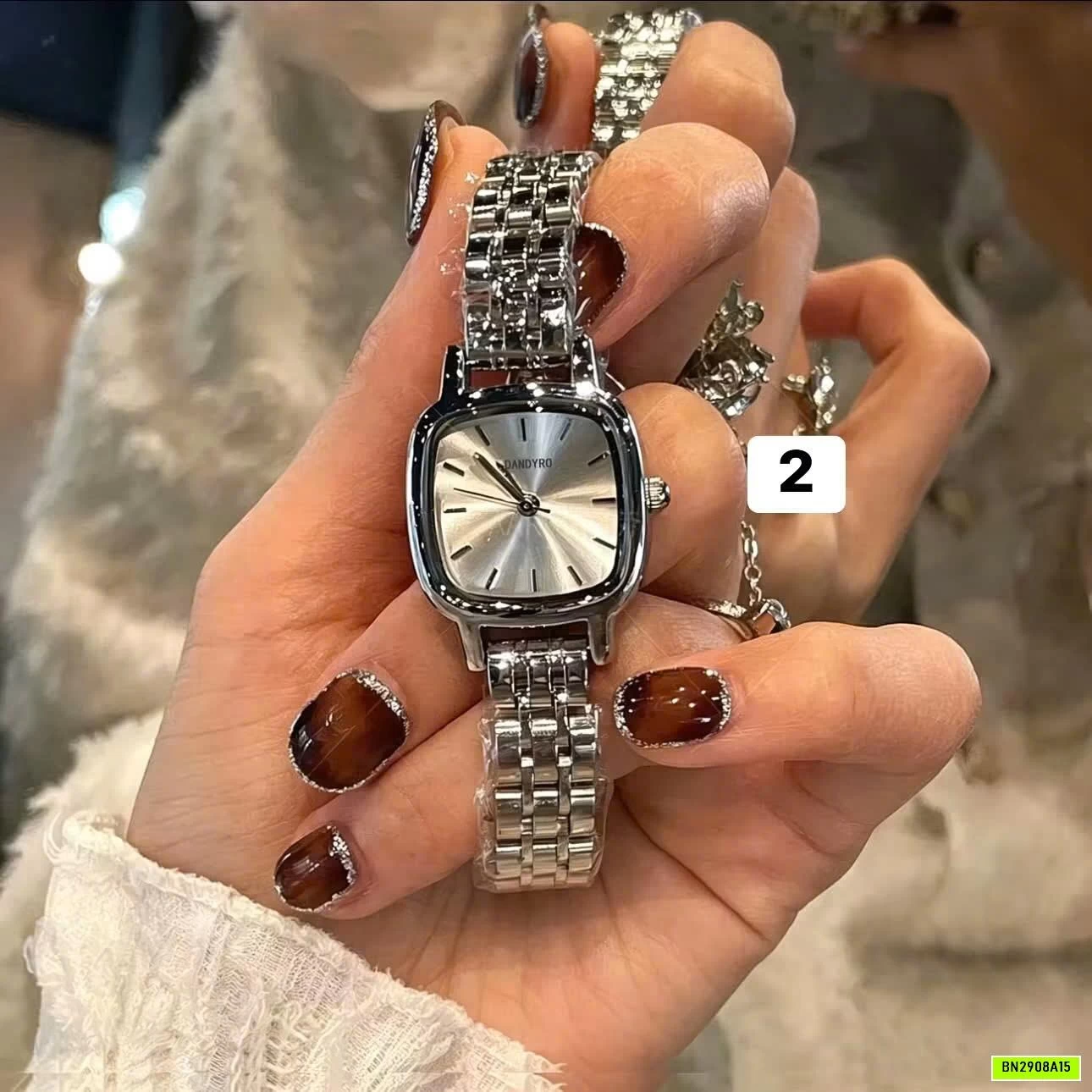ĐỒNG HỒ NỮ MẶT VUÔNG NHỎ XINH