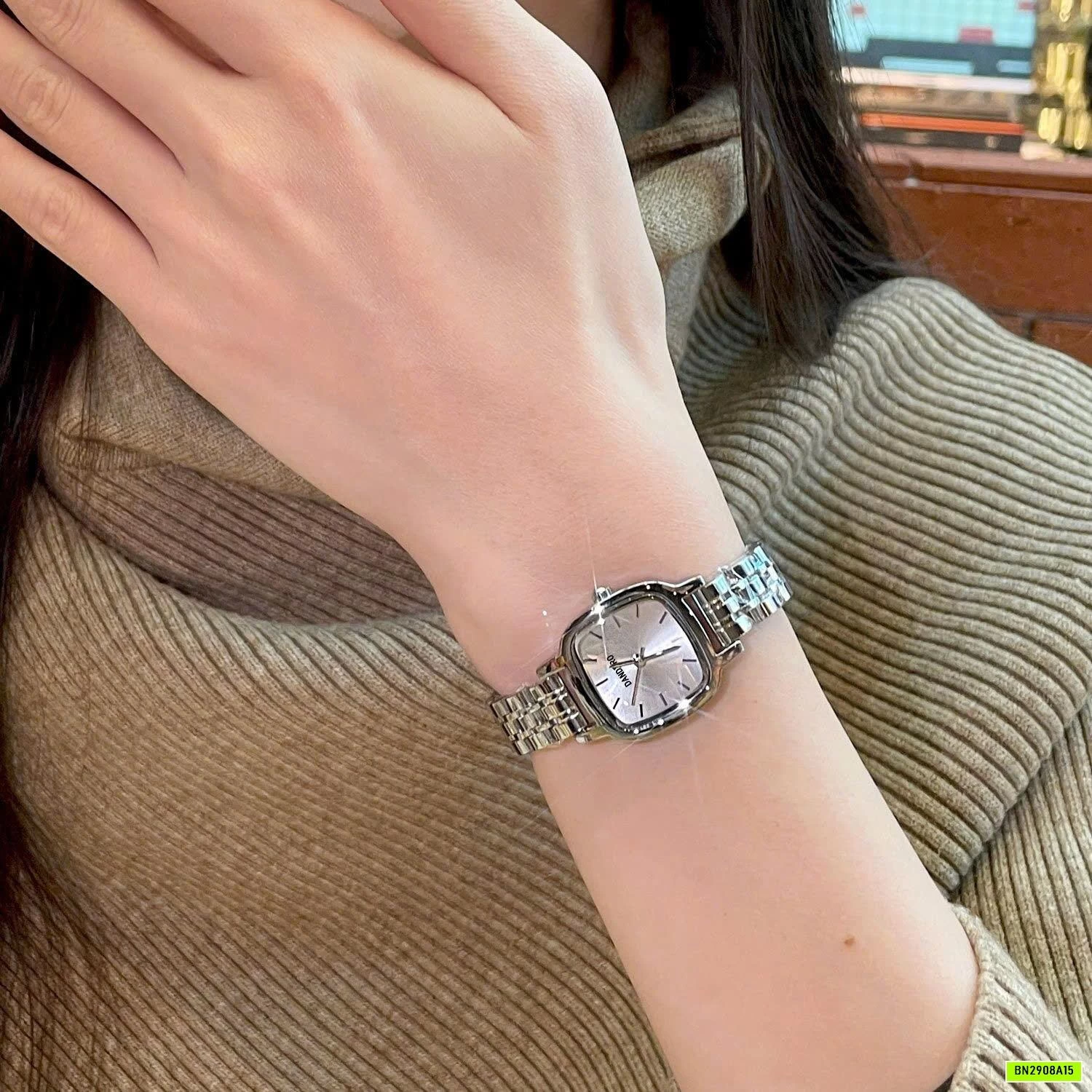 ĐỒNG HỒ NỮ MẶT VUÔNG NHỎ XINH