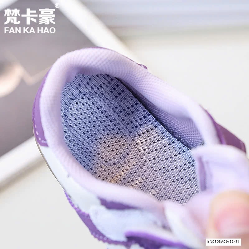 GIÀY THỂ THAO GẮN KUROMI