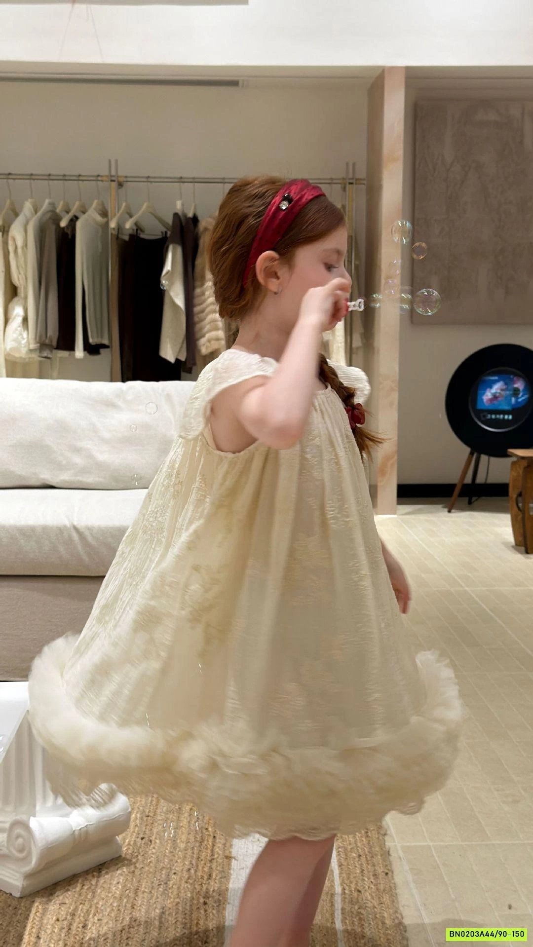 ĐẦM CÔNG CHÚA THÊU NỔI CHÂN VOAN CAO CẤP