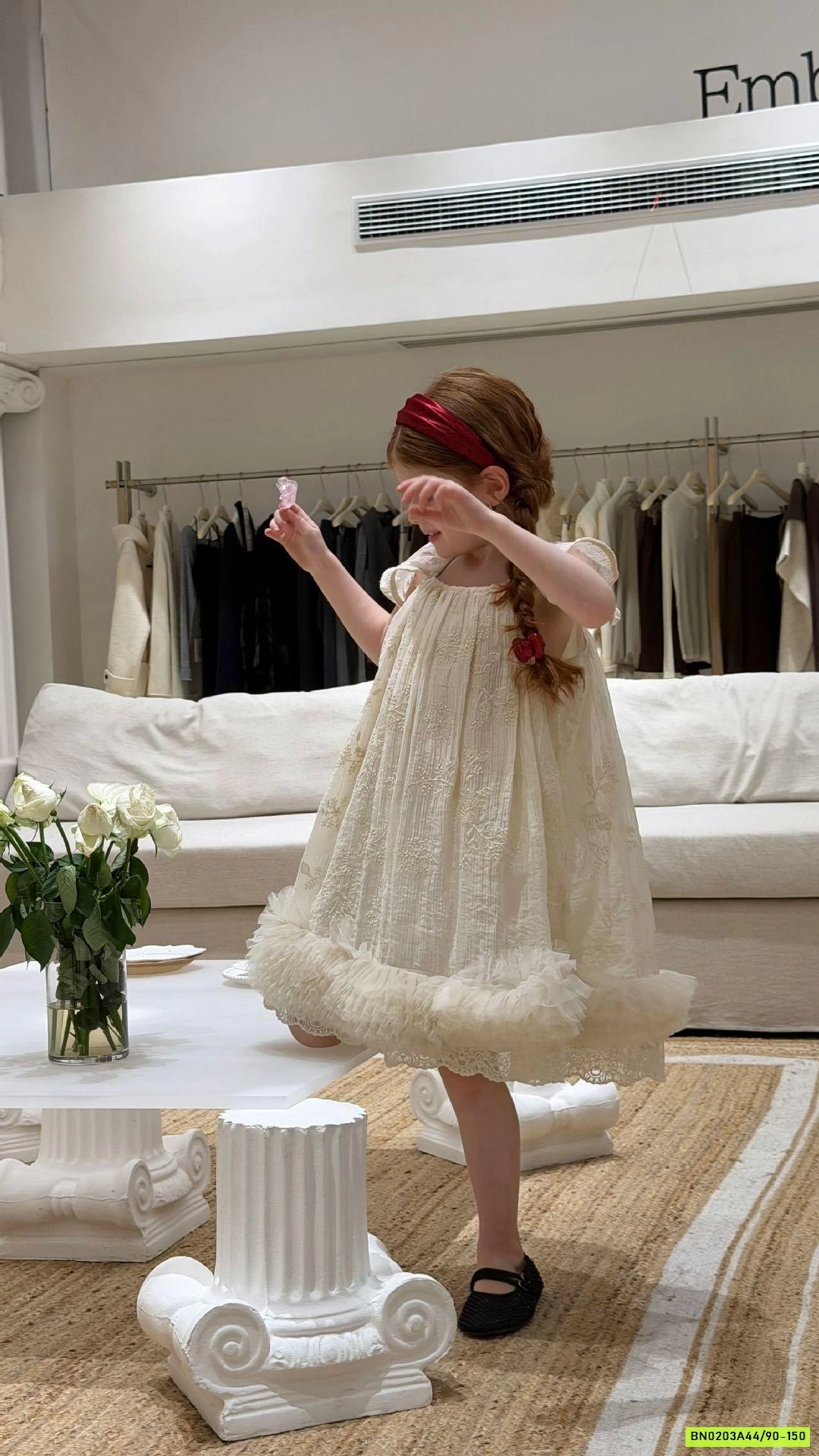 ĐẦM CÔNG CHÚA THÊU NỔI CHÂN VOAN CAO CẤP