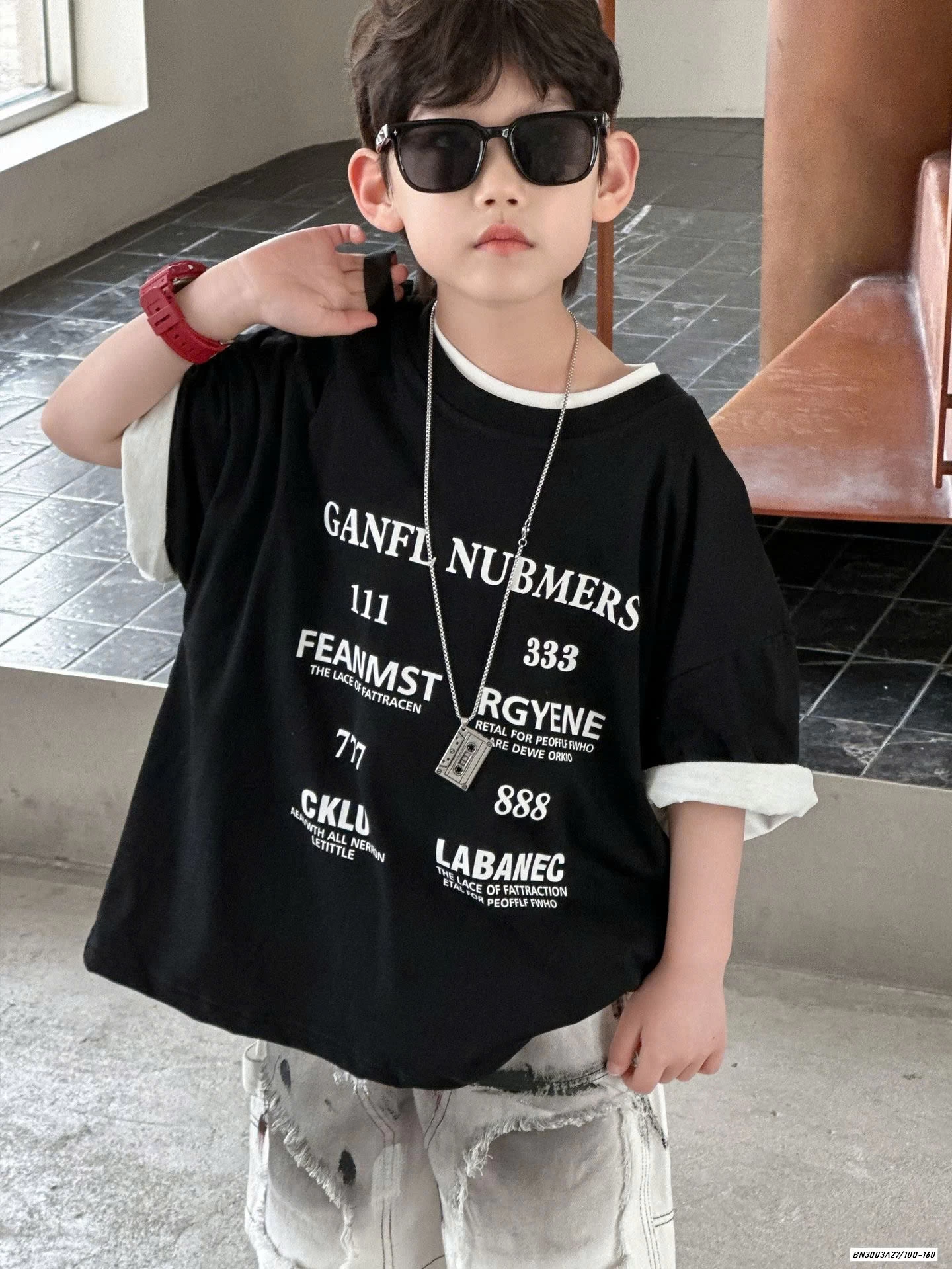 ÁO THUN ĐEN IN CHỮ CÁ TÍNH