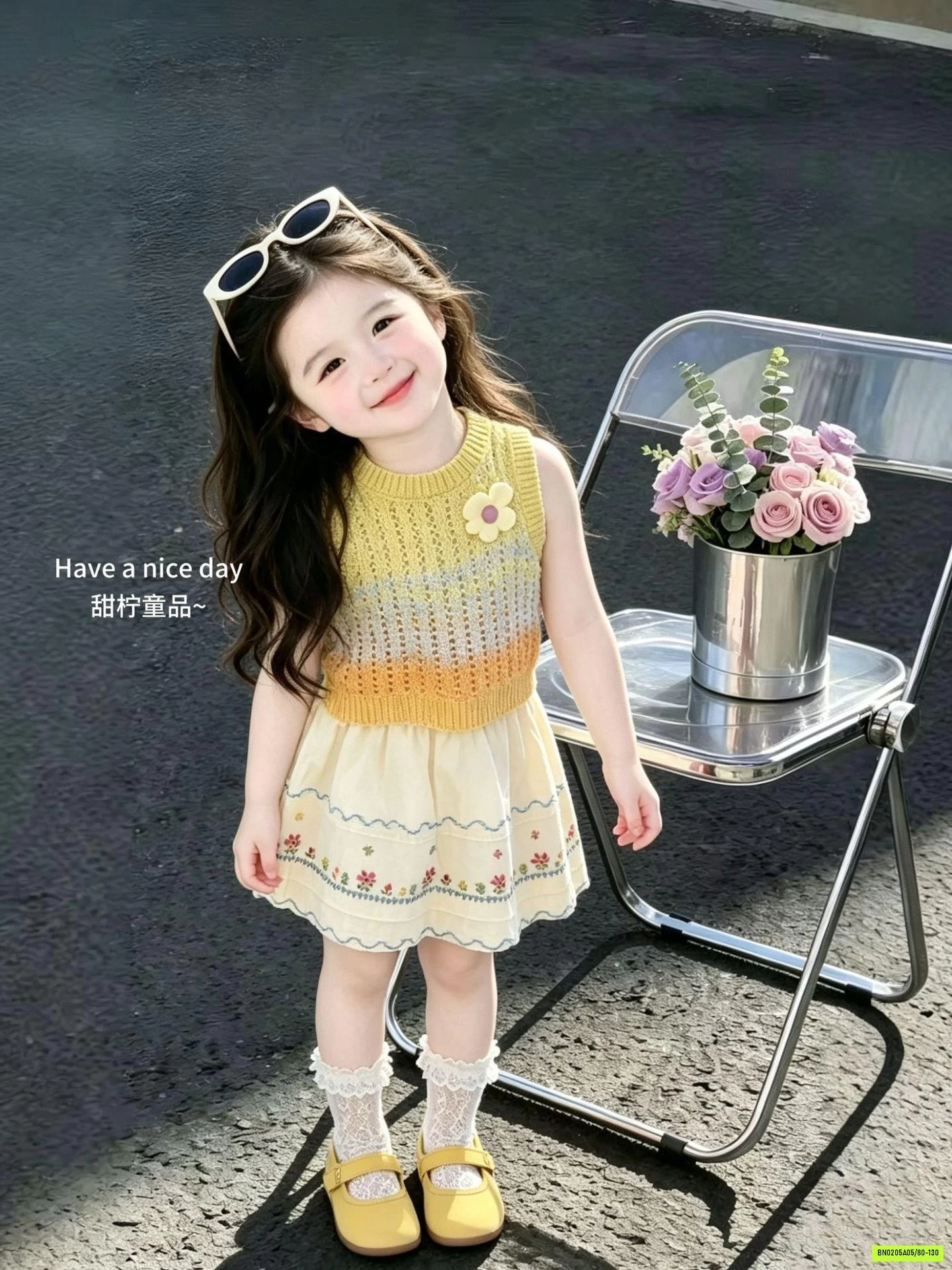 MONTOGHI SẮC MÀU MIX CHÂN VÁY HOA